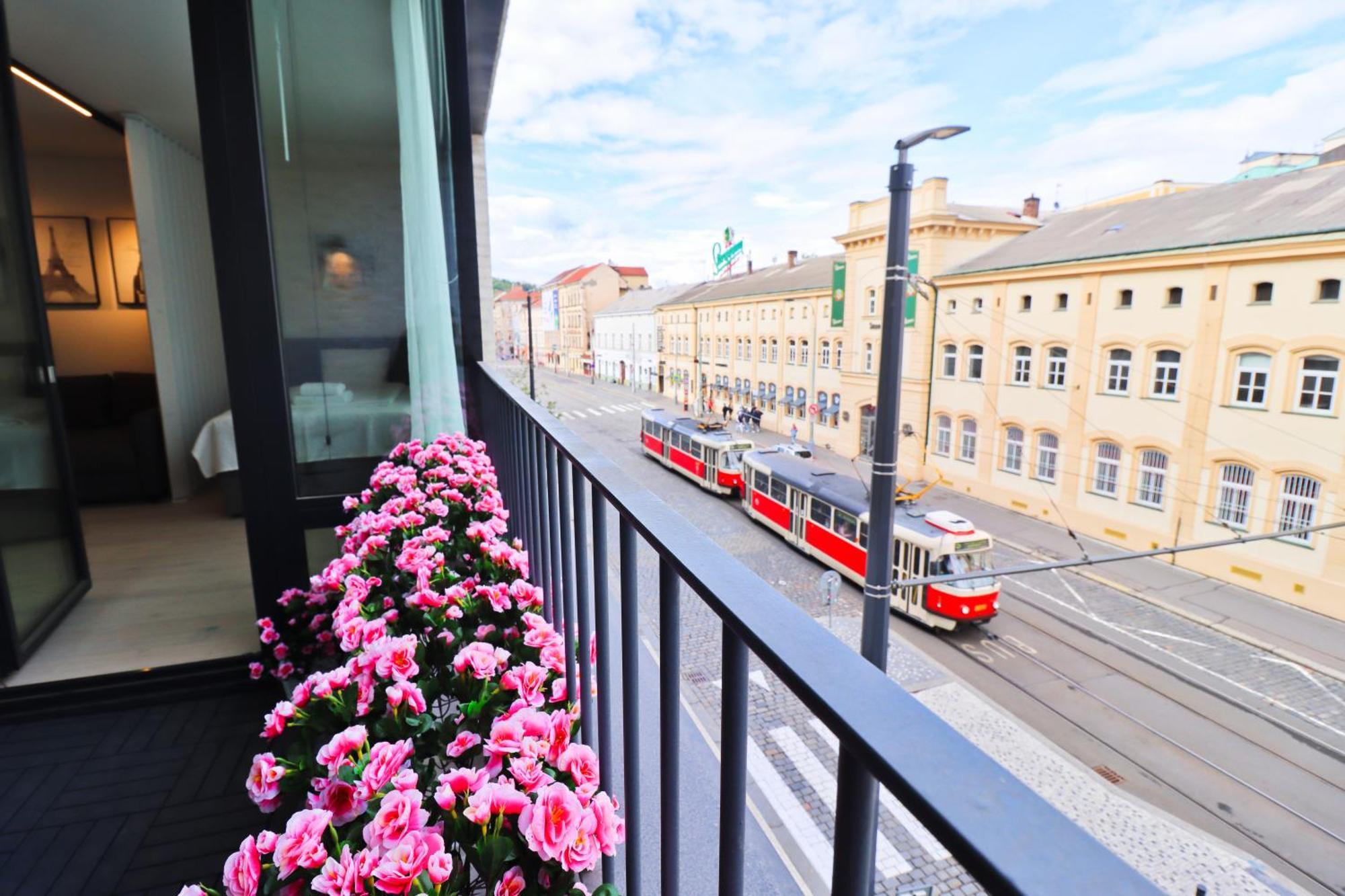 Sunny Apartment In Smichov, Prague 5 Exterior photo